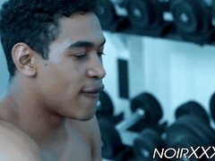 Black homo Zario Travezz ass fucked by Latin Mateo Fernandez