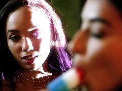 Anal, Sucer une bite, En levrette, Noir ébène, Interracial, Lingerie, Plan cul à trois, Jouets