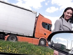 Grosser arsch, Grosse titten, Braunhaarige, Auto, Milf, Geld, Im freien, Öffentlich