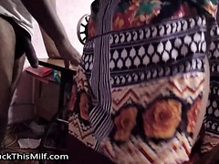 Gros cul, Gros seins, Sucer une bite, Tir de sperme, Branlette thaïlandaise, Hard, Maman, Pute