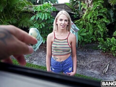 Grote mammen, Blond, Auto, Hondjeshouding, Geld, Natuurlijke tieten, Mager, Tiener