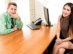アジア人, フェラチオ, バック, 異人種間, なめる, オフィス, 小柄, ストッキング