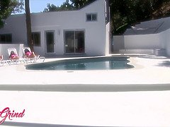 Tetas grandes, Morena, Penetracion con dedos, Latina, Lamidas, Strapon, Trio, Juguetes