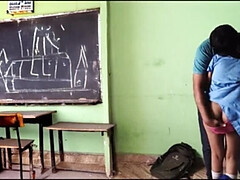 18 ans, Anal, Collège université, Mignonne, Première fois, Indienne, De plein air, Étudiant