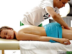 18 jahre, Grosser arsch, Blasen, Hundestellung, Massage, Natürlichen titten, Jungendliche (18+), Titten