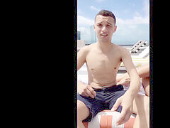 Poilue, Fait maison, Fille latino