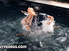 デカ尻, デカパイ, フェラチオ, 顔射, 怪物, オマンコ, 赤毛, 三人