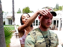 Grosse bite, Noire, Sucer une bite, Faciale, Doigter, Hard, Hd, Petite femme