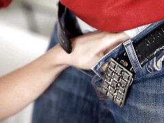 В клубе, Чешки, Член, Затыкание рта, Каблуки, Поцелуи, Натуральные сиськи, Порка