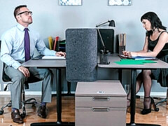 Grosse bite, Brunette brune, Hard, Masturbation, Bureau, Maigrichonne, Jarretelles, Nénés