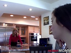 Gros seins, Lesbienne, Lingerie, Mature, Mère que j'aimerais baiser, Belle mère, Jarretelles, Adolescente