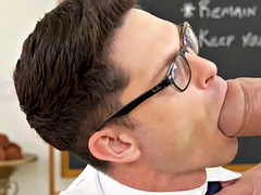 Bigcock fisting stud pampers his colleague in the classroom