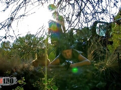 Grosse titten, Blasen, Braunhaarige, Auto, Kehlenfick, Aufs gesicht abspritzen, Orgasmus, Tätowierung