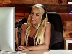 Cul, Lécher le cul, Doigter, Poilue, Fille latino, Chatte, Tatouage, Nénés