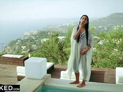 Большой член, Сперма на лице, Межрасовый секс, Лизание, На публике, Киски, Наездница, Испанки