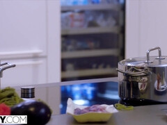 Tetas grandes, Mamada, Morena, Penetracion con dedos, Pajear, Lamidas, Coño, Montar