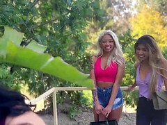 Asiatique, Nana, Bisexuelle, Sucer une bite, Le plan cul à quatre, Embrassement, Lingerie, Orgie