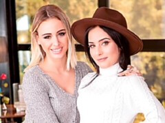 Grosser schwanz, Blasen, Hundestellung, Frau frau mann, Hardcore, Interrassisch, Jungendliche (18+), Titten