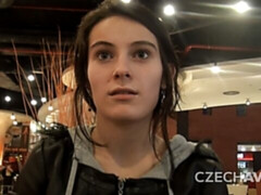 Incroyable, Salle de bains, Sucer une bite, Brunette brune, Doigter, Adolescente, Nénés, Mouillée