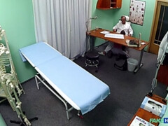 Leie, Blasen, Arzt, Fingern, Büro, Pov, Muschi, Uniform