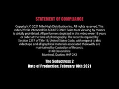 Plantureuse, Tir de sperme, Mature, Mère que j'aimerais baiser, Seins naturels, Bureau, Gicler, Nénés