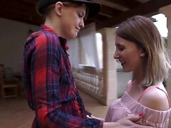 69, Gros seins, En gros plan de très près, Embrassement, Lesbienne, Léchez, Strapon, Jouets