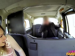 Enthousiasteling, Pijpbeurt, Auto, Sperma in gezicht, Vrouw, Vingeren, Handbeurt, Gezichtspunt