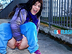 Leie, Britisch, Fingern, Hd, Orgasmus, Im freien, Pissen, Rasiert