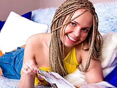 Enthousiasteling, Masturbatie, Natuurlijke tieten, Mager, Kousen, Strippen, Tiener, Speelgoed