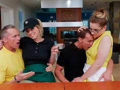 Culo grande, Rubia, Mamada, Estilo perrito, Pajear, Besar, Madres para coger, Coño