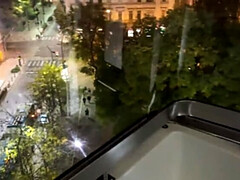 Enthousiasteling, Grote kont, Grote mammen, Zoenen, Pornster, Tiener, Tieten likken, Nat