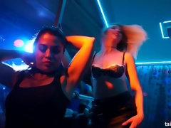 Блондинки, В одежде, Оргии, Вечеринка, Киски, Застенчивая, Свингеры, Влажная