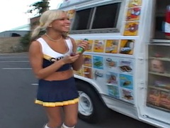 Blondine, Blasen, Anfeuerer, Spermaladung, Fingern, Hardcore, Titten