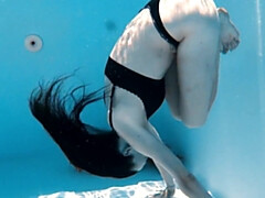 18, デカパイ, 女, ハンガリー人, 公共, 一人, ティーン, 水中