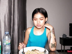 18 ans, Amateur, Grosse bite, Brunette brune, En levrette, Fait maison, Adolescente, Thaïlandaise