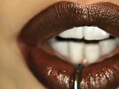 Beauté, Gros seins, Sucer une bite, Brunette brune, Hard, Nénés