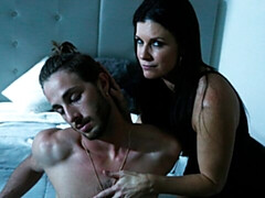 Chambre à dormir, Gros cul, Grosse bite, Sucer une bite, Brunette brune, En levrette, Mère que j'aimerais baiser, Nénés