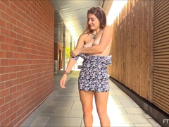 Dansen, Extreem, Masturbatie, Orgasme, Openbaar, Alleen, Speelgoed, Onder de rok