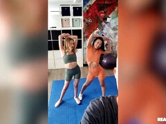 Blondine, Blasen, Schwanz, Frau frau mann, Handjob, Natürlichen titten, Muschi, Flotter dreier