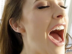 Grote mammen, Vrouw, Vingeren, Zoenen, Ondergoed, Masturbatie, Kut duiken, Geschoren