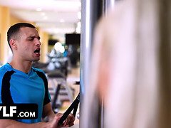 Américain, Gros cul, Gros seins, Sucer une bite, Femme couguar, Face assise, Mère que j'aimerais baiser, Criant