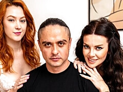 Gros cul, Grosse bite, Gros seins, Sucer une bite, En levrette, 2 femmes 1 homme, Maigrichonne, Adolescente