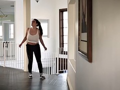 Brunette brune, Rondelette, Érotique, Hard, Domestique, Mamelons, Softcore, Uniforme