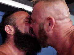 Lécher le cul, Grosse bite, Gorge profonde, Poilue, Branlette thaïlandaise, Muscle, Lécher le sphincter, Tatouage