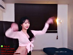 asian camgirl with big boobs loves to play