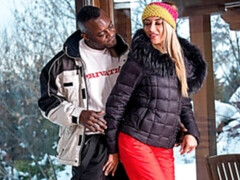 Grosse bite, En levrette, Interracial, Seins naturels, Maigrichonne, Tatouage, Adolescente, Nénés