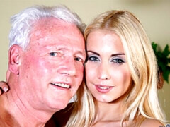 Blonde, Sucer une bite, Branlette thaïlandaise, Lingerie, Infirmière, Jarretelles, Dénudage, Nénés