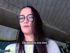 18, 巨乳な, 大学生, アウトドア, 公共, 現実, 馬乗り, オッパイの