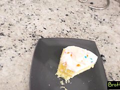 Morena, Corridas, Pajear, Orgasmo, Pequeña, Pov, Afeitado, Cabello corto