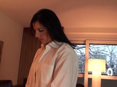 Gros seins, Brunette brune, Tir de sperme, Branlette thaïlandaise, Lingerie, Mère que j'aimerais baiser, Pov, Branlette espagnole